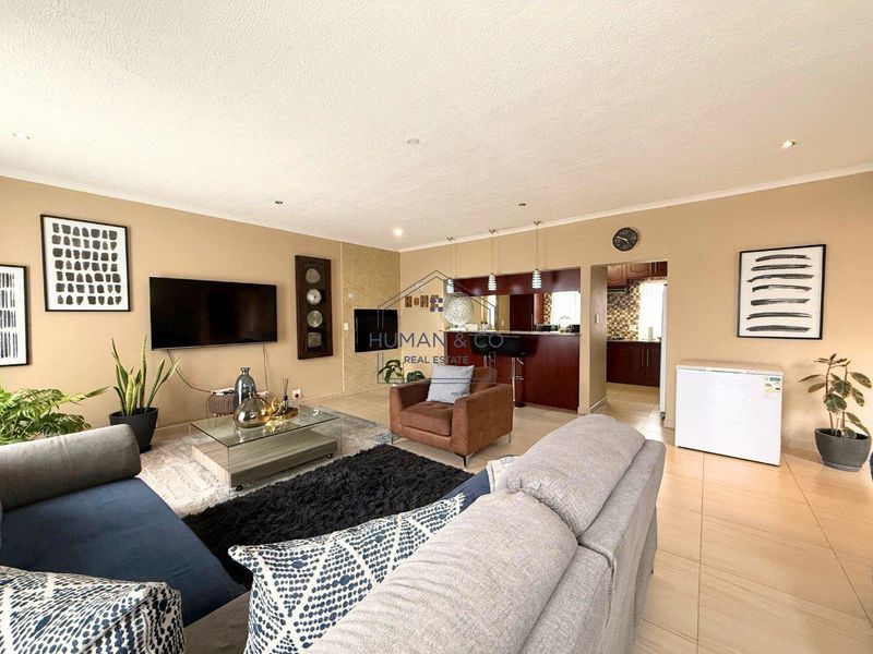 Modern Family Home in Fairway Estate - Photo 4