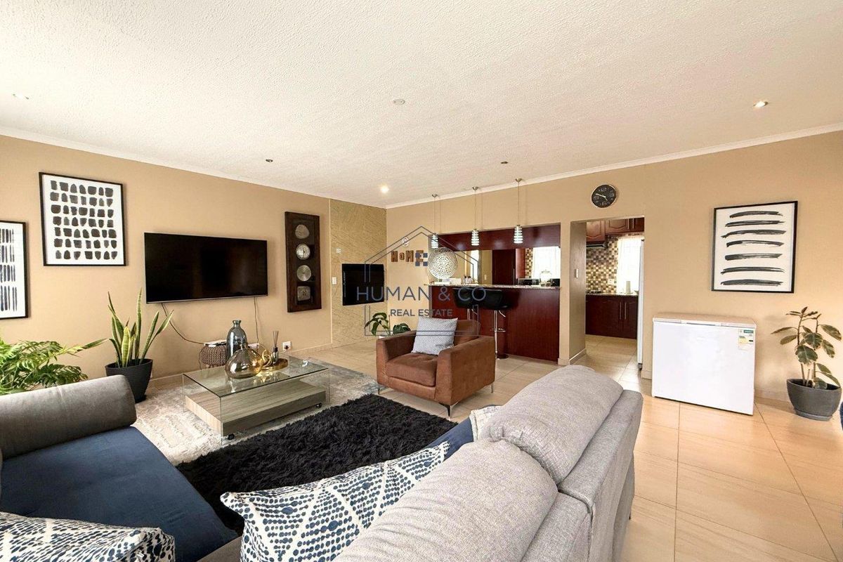 Modern Family Home in Fairway Estate - Photo 4