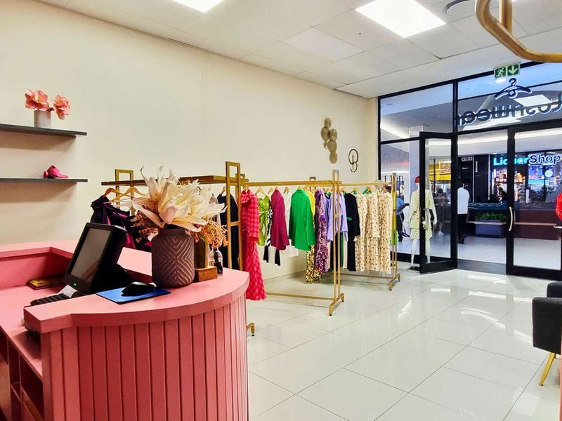 49m2 Boutique Retail Unit in Oceans Mall, Umhlanga – Fashion Fitout & Move-In Ready - Photo 3