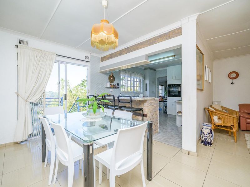 Spacious &amp; Secure Family Home in Shallcross with a View! - Photo 9
