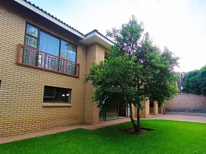Elegant Double-Storey Townhouse with Space, Style and Sustainability - Photo 10