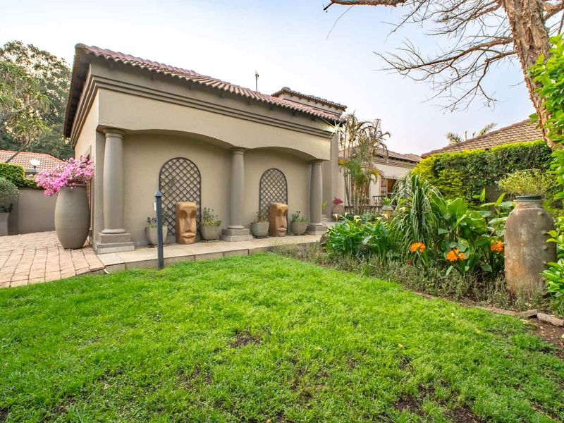 Elegant 4-Bedroom Mansion with Cinema, Solar Power & Breathtaking Views | Waterkloof Palms Estate - Photo 3