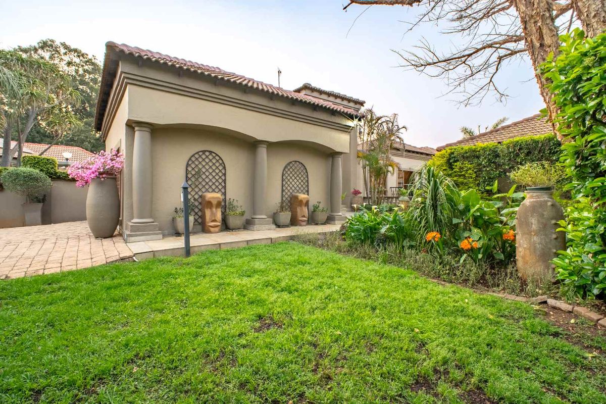 Elegant 4-Bedroom Mansion with Cinema, Solar Power & Breathtaking Views | Waterkloof Palms Estate - Photo 3