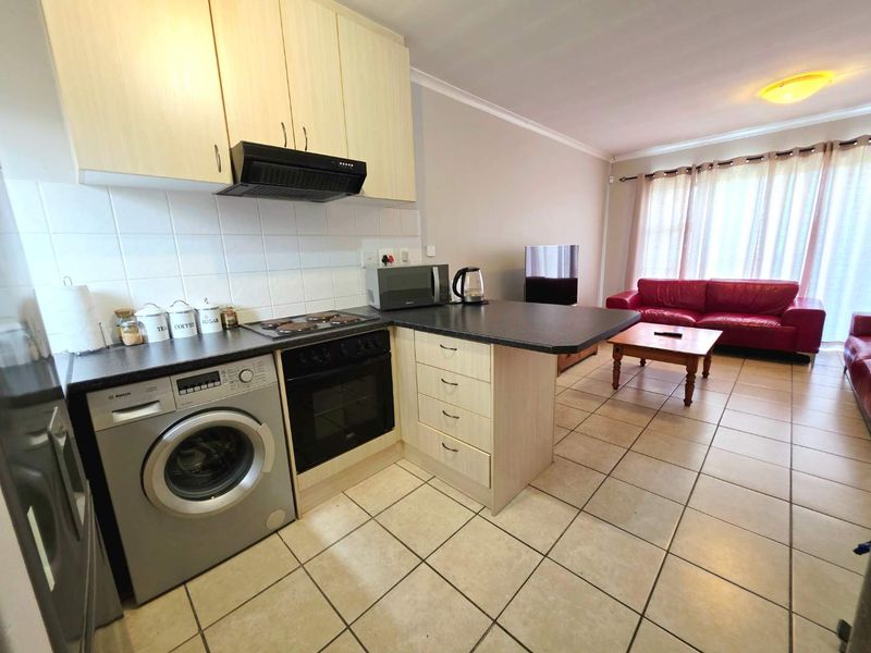 Contemporary Living with Table Mountain Views. - Photo 5