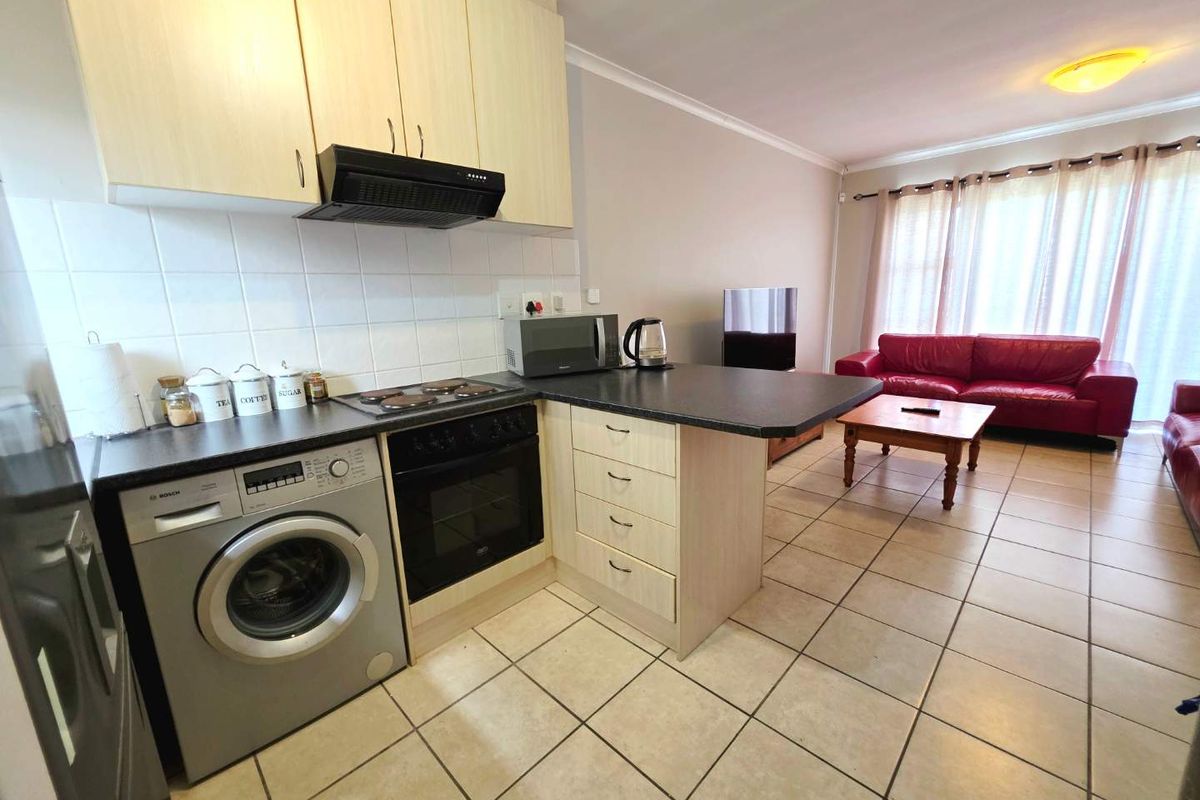 Contemporary Living with Table Mountain Views. - Photo 5