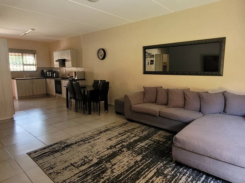 Charming Two-Bedroom Ground Floor Apartment in Desirable Florida - Photo 5