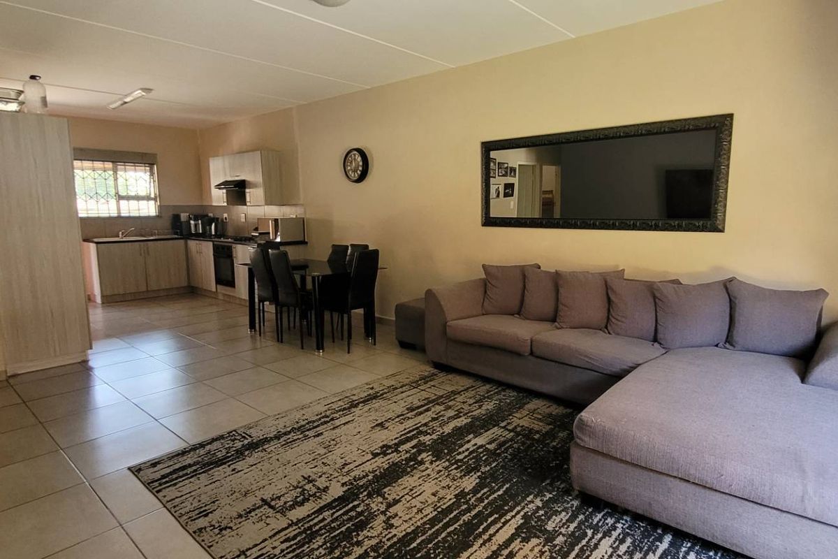 Charming Two-Bedroom Ground Floor Apartment in Desirable Florida - Photo 5