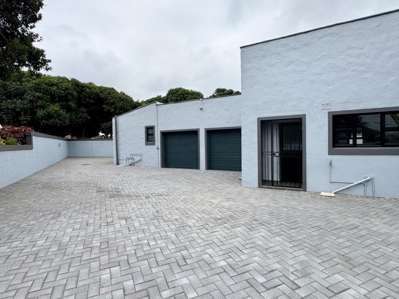 NEWLY RENOVATED 4 BEDROOM FAMILY HOME - Photo 4