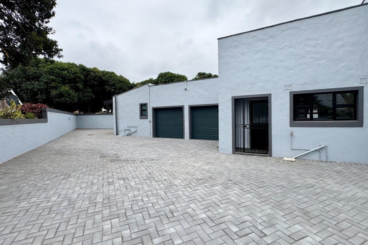 NEWLY RENOVATED 4 BEDROOM FAMILY HOME - Photo 4