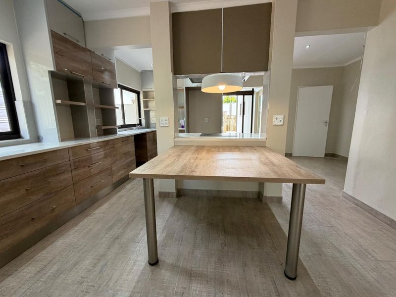 4 Bedroom House TO LET in Klein Windhoek - Photo 4