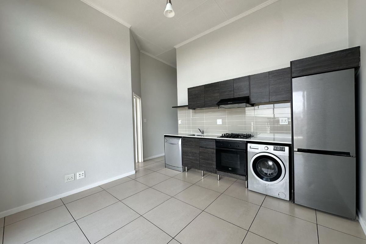 ONE BEDROOM PENTHOUSE APARTMENT WITH VIEWS FOR RENT!!!! - Photo 3