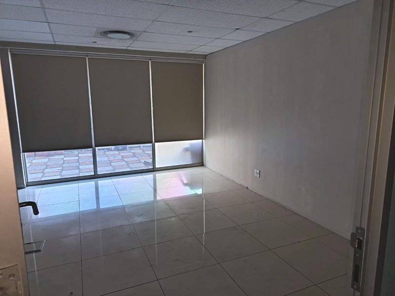 Premium Office Space | 9,193 m2 | Net Rental: R85/m2 | Operational Costs: R12/m2 Secure an exceptional commercial opportunity with this expansive 9,193 m2 - Photo 10