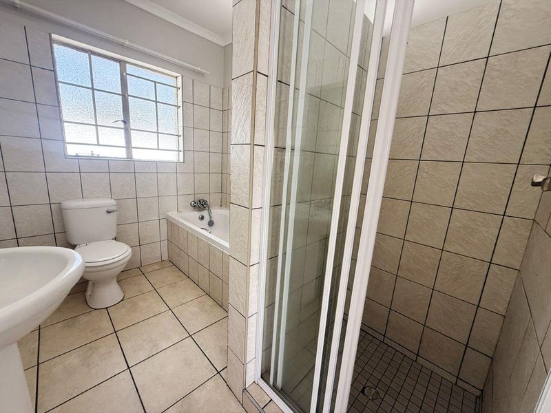 2 Bedroom Townhouse For Sale in Pionierspark Ext 1 - Photo 5