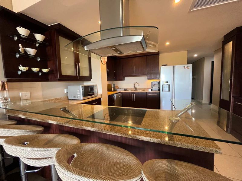 Luxurious 3-Bedroom Apartment with Panoramic Ocean Views in Prestigious Zimbali Estate - Photo 3
