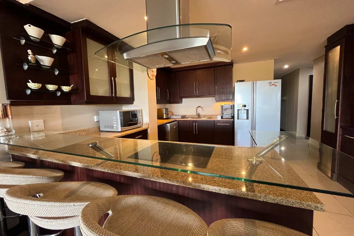 Luxurious 3-Bedroom Apartment with Panoramic Ocean Views in Prestigious Zimbali Estate - Photo 3