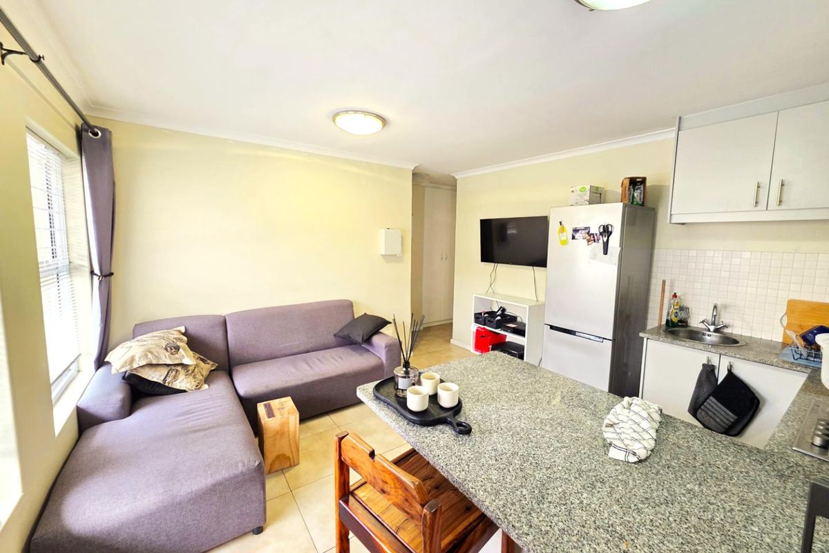 Prime 2-Bedroom Apartment in Bergzicht Plaza – Steps from Stellenbosch University - Photo 4