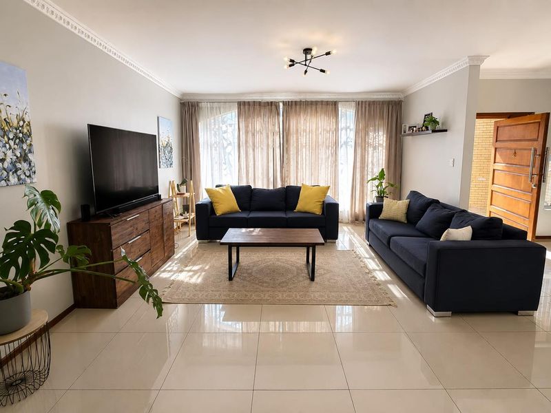 Spacious Family Living in Sought-After Dan Pienaar! - Photo 4