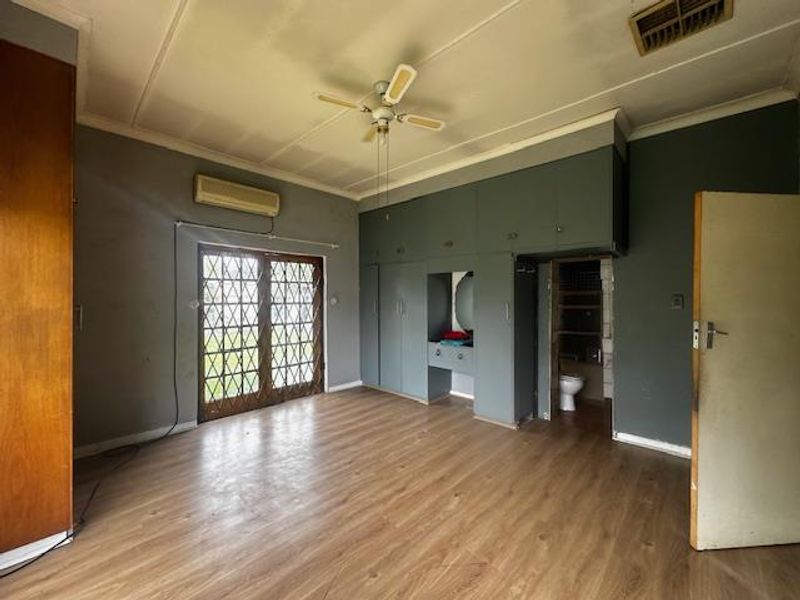 Family Home with Borehole & Flat - Photo 10