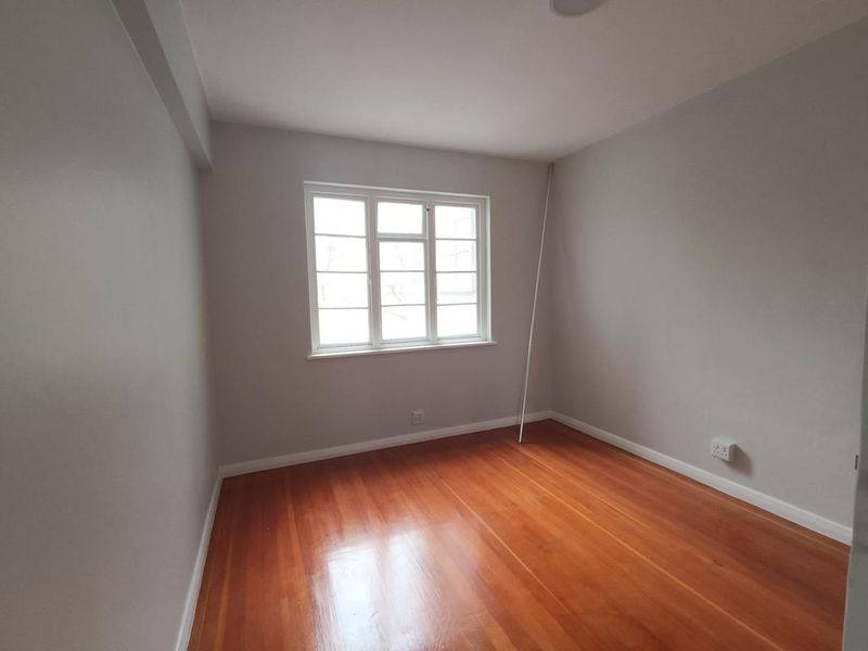 Newly Renovated 2-Bedroom Apartment in Sea Point - Photo 7