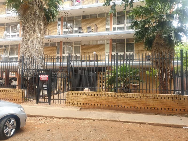 **Perfect Apartment for Young Professionals** - Photo 2