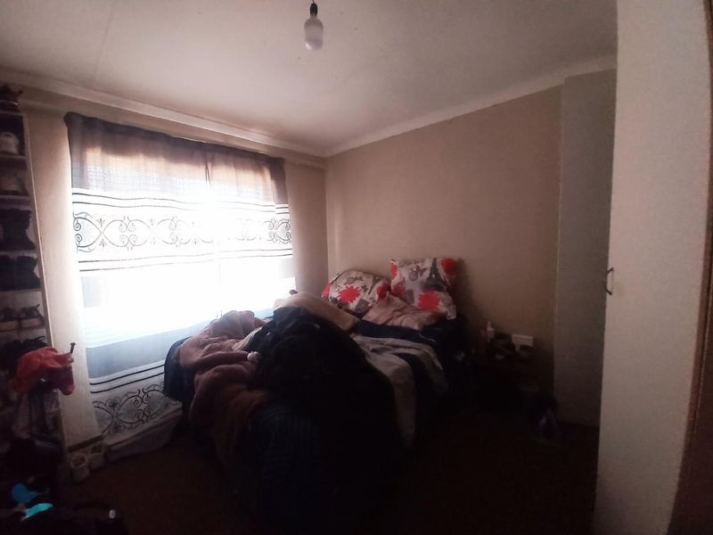 A 2 BEDROOM APARTMENT - Photo 5