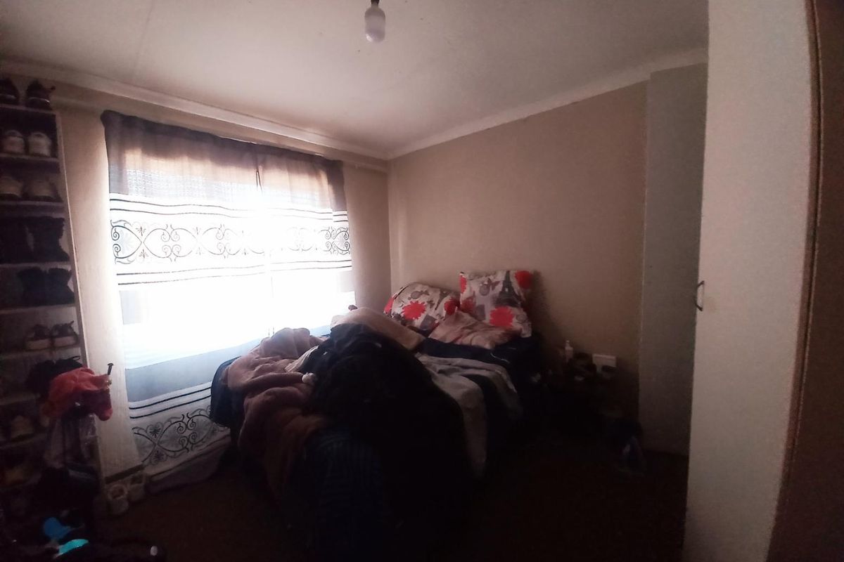 A 2 BEDROOM APARTMENT - Photo 5
