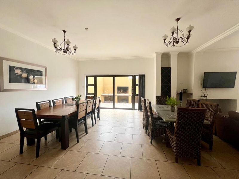FOR SALE- 4-BEDROOM EN-SUITE HOME WITH ROOFTOP VIEWS IN LONG BEACH, WALVISBAY, NAMIBIA - Photo 3