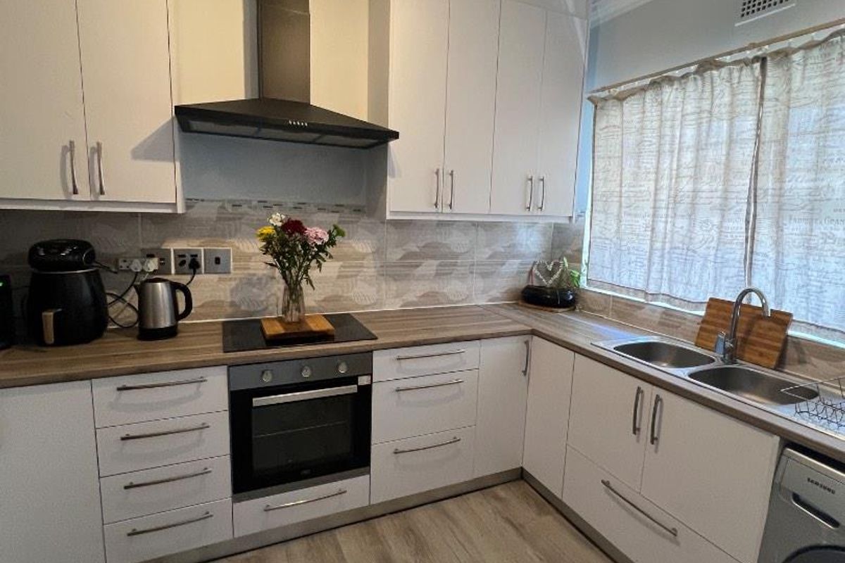 2 Bedroom Flat For Sale In Silveroaks Kuils River - Photo 5