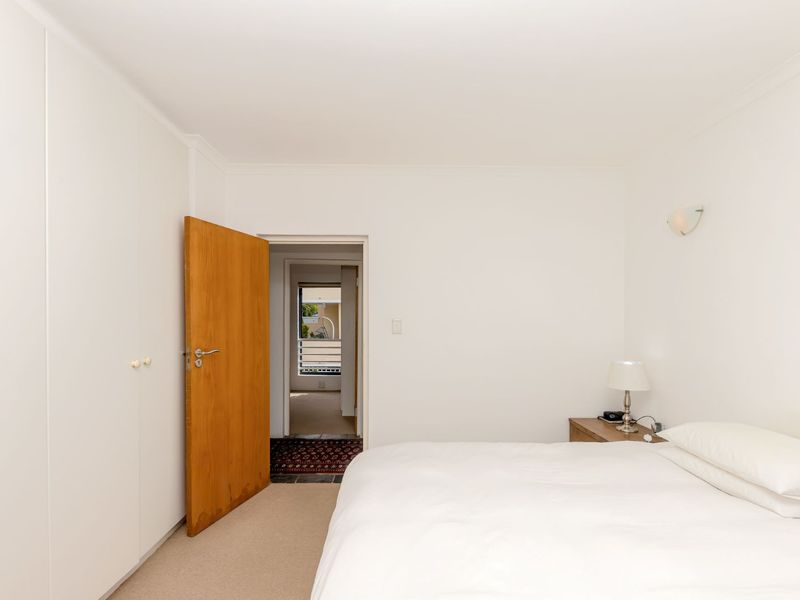 DELIGHTFUL TAMBOERSKLOOF APARTMENT WITH MOUNTAIN VIEWS AND BASEMENT PARKING - Photo 9