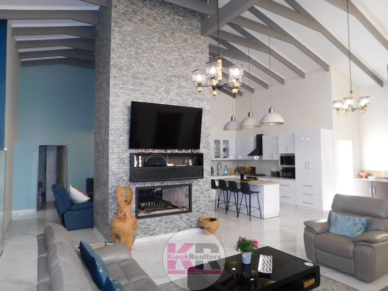 Style and Elegance - Photo 10