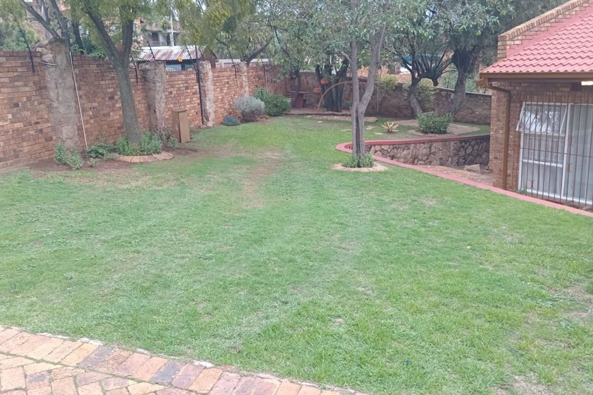 3 Bedroom House for Sale in Winchester Hills Ext 3 Johannesburg - Photo 3