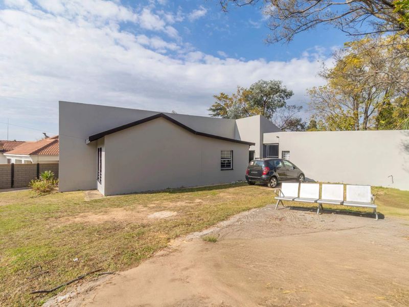 6 Bedroom House for Sale in Bloubosrand - Photo 3