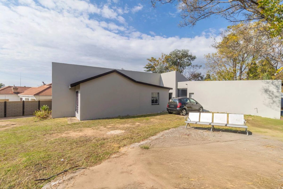 6 Bedroom House for Sale in Bloubosrand - Photo 3