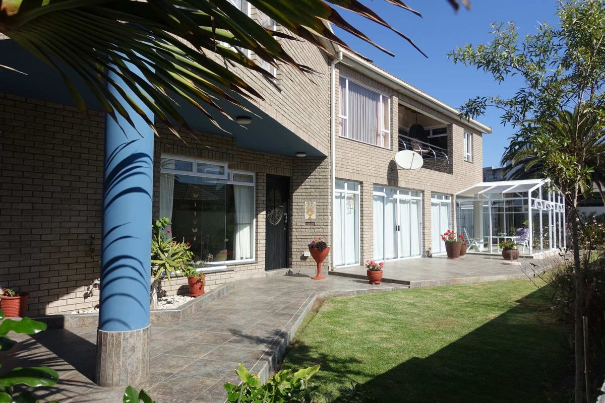 DOUBLE STOREY MENTION IN UPMARKET NEIGHBORHOOD CLOSE TO SEA - Photo 3