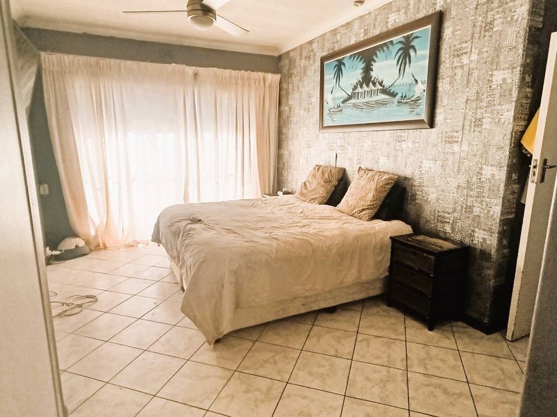 Spacious Suburban Gem:3-Bedroom Retreat with Pool and 3 Living Areas - Photo 10