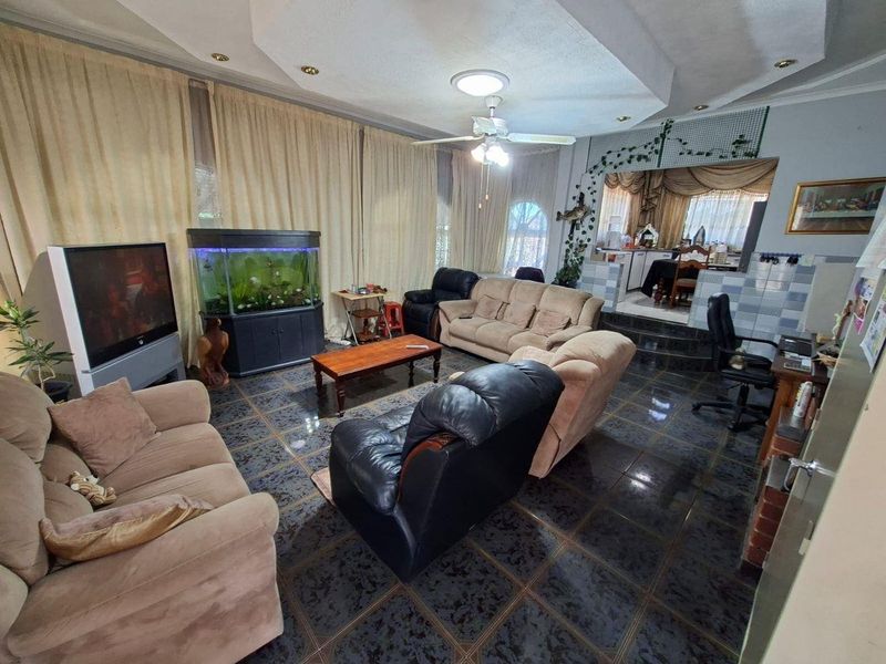 3 Bedroom Family Home for Sale in Forderville, Estcourt - Photo 4