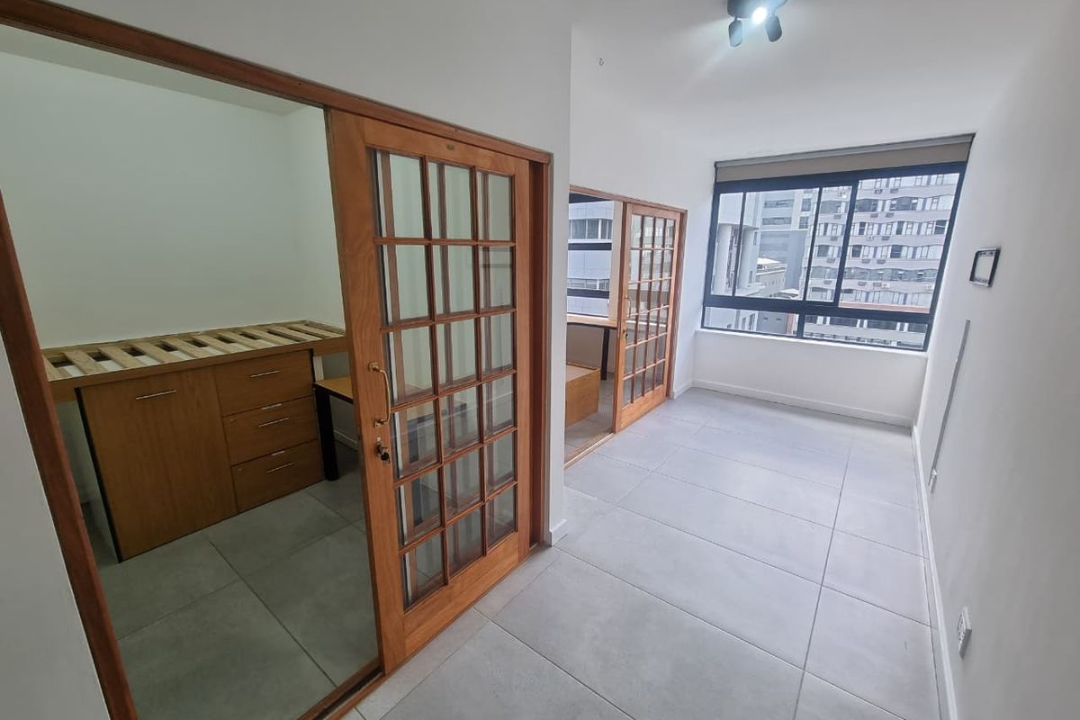 Modernized Semi-Furnished Two-Bedroom Apartment To Let in Cape Town City Centre - Photo 3