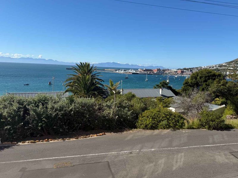 Charming fully furnished secure 2-bedroom apartment in Simons Town - Photo 8