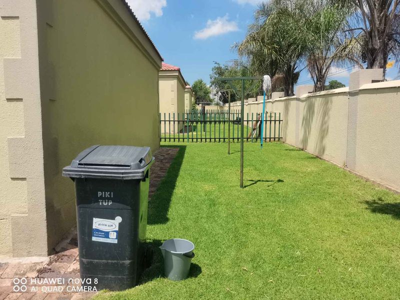 "Charming 3-Bedroom Home with Backup Power Awaits You!" - Photo 3