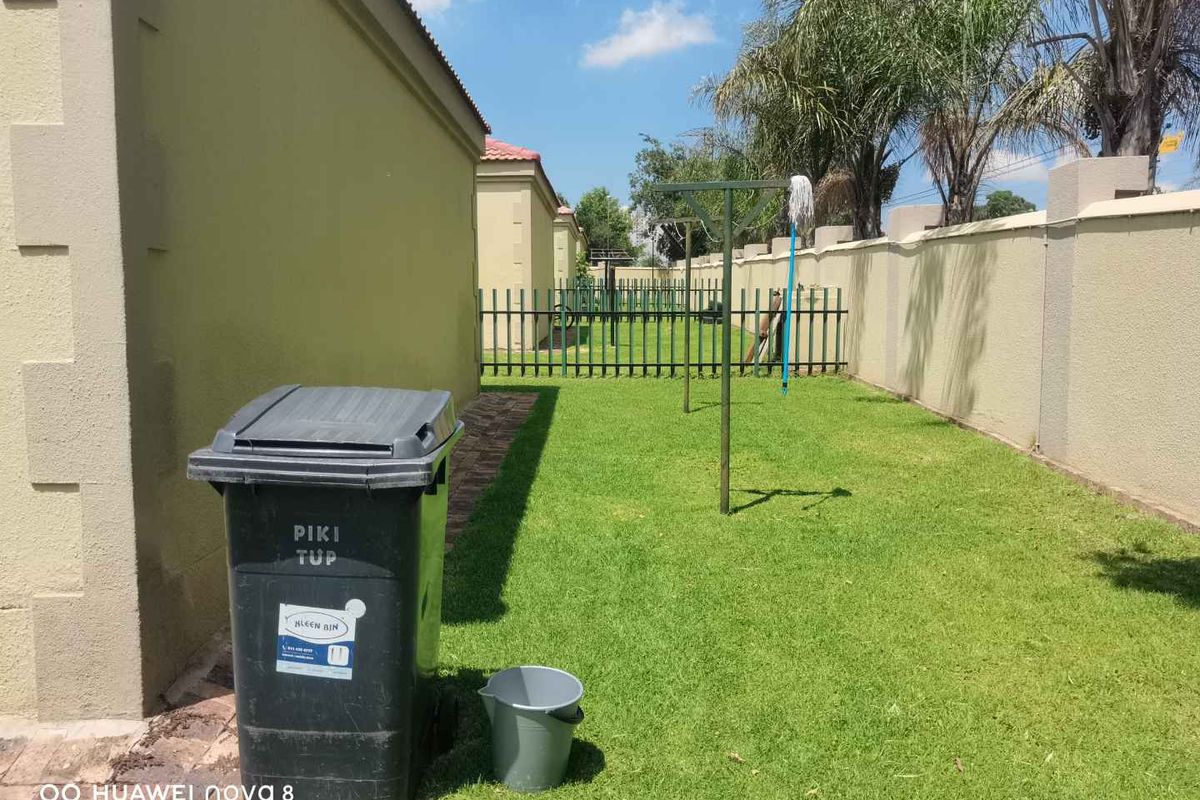 "Charming 3-Bedroom Home with Backup Power Awaits You!" - Photo 3