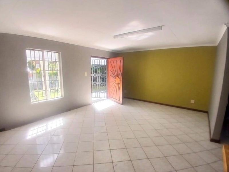 Two bedroom house for sale in Theresa Park - Photo 6