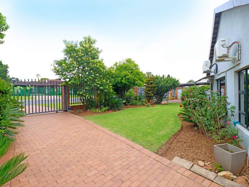 Large Family home for the Entertainer - Photo 5