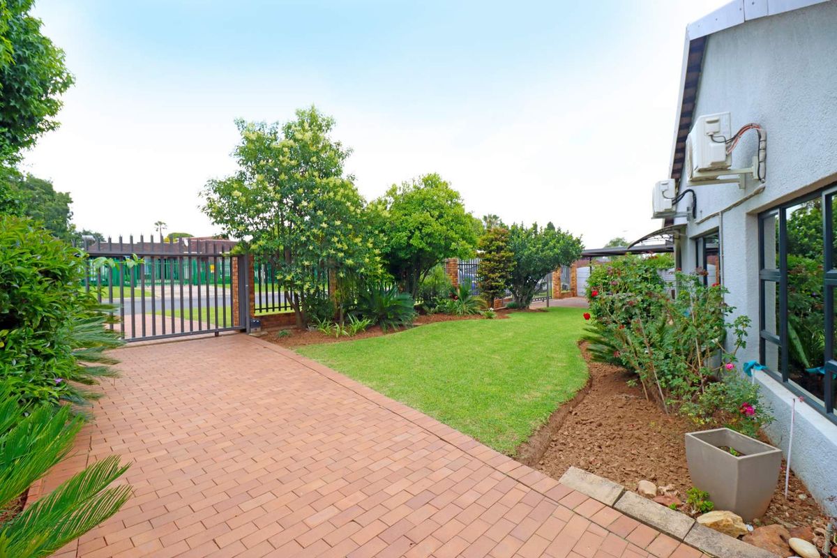 Large Family home for the Entertainer - Photo 5