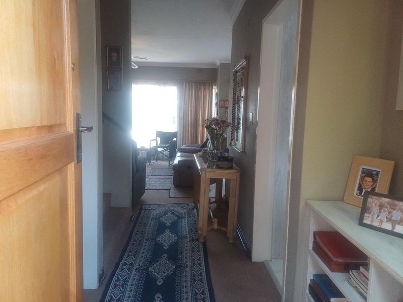 Extremely Neat Duplex Townhouse with Private Garden - Photo 2