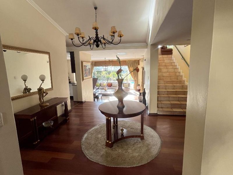 A Bryanston Legacy Estate — Where Timeless Luxury Meets 4,000m2 of Private Prestige - Photo 3