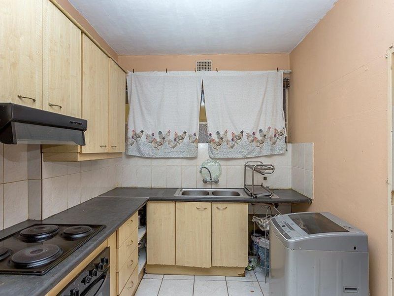 Two Bedroom Ground Floor Apartment with Garage - Photo 8