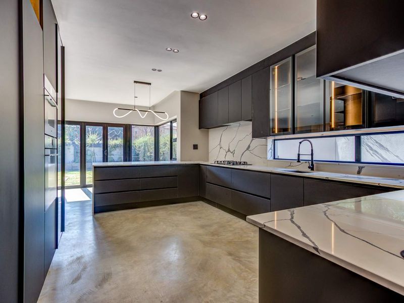 EXQUISITE DOUBLE STOREY HOME - Photo 9