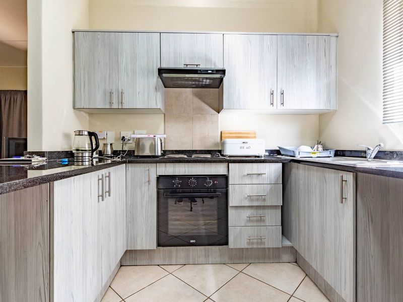 Delightful, modern ground floor apartment to rent in Brentwood Park - Photo 2