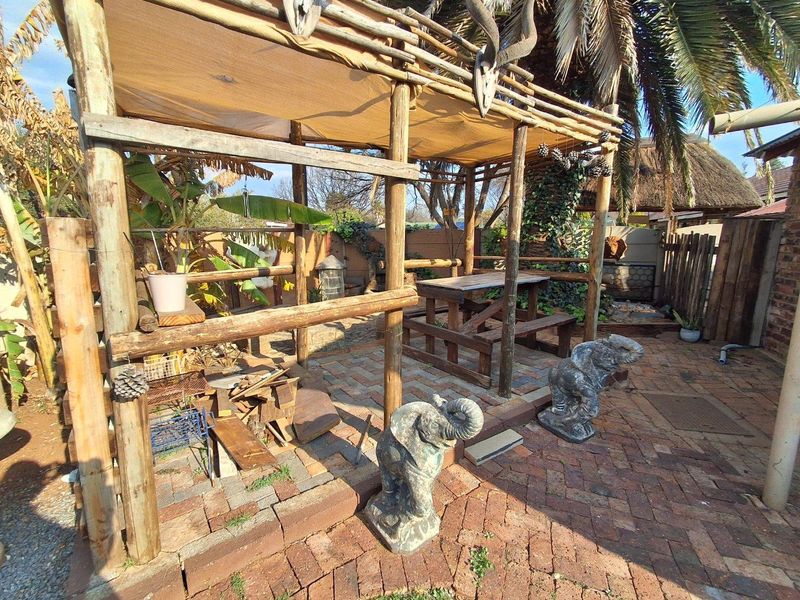 Priced to Sell - Family Home in Prestigious Golf Park - Photo 6