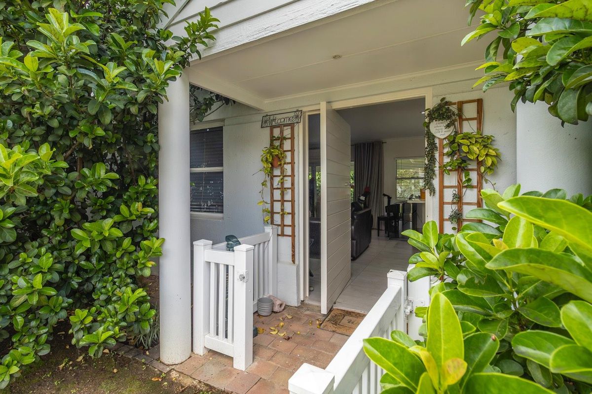 Lovely three bedroom duplex in a safe secure Estate - Photo 5
